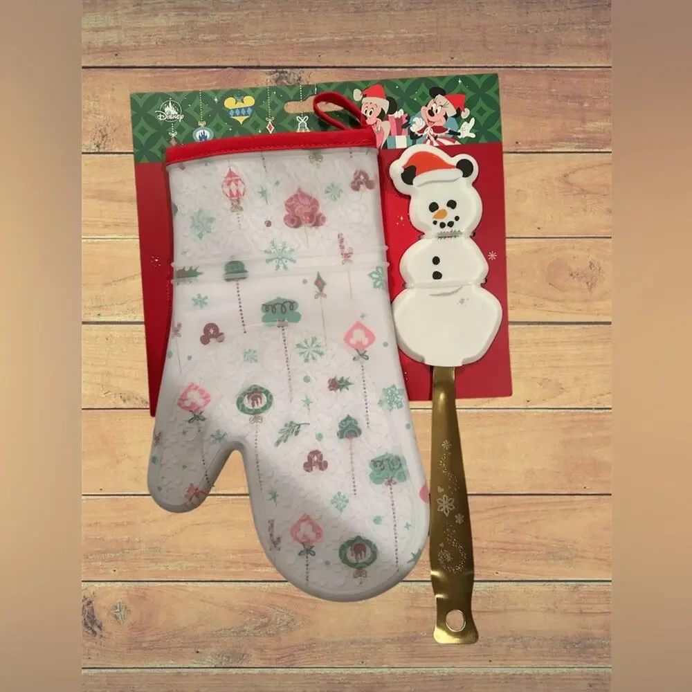 NWT Disney Parks Christmas Classics Christmas Holiday Oven Mitt and Spatula Set